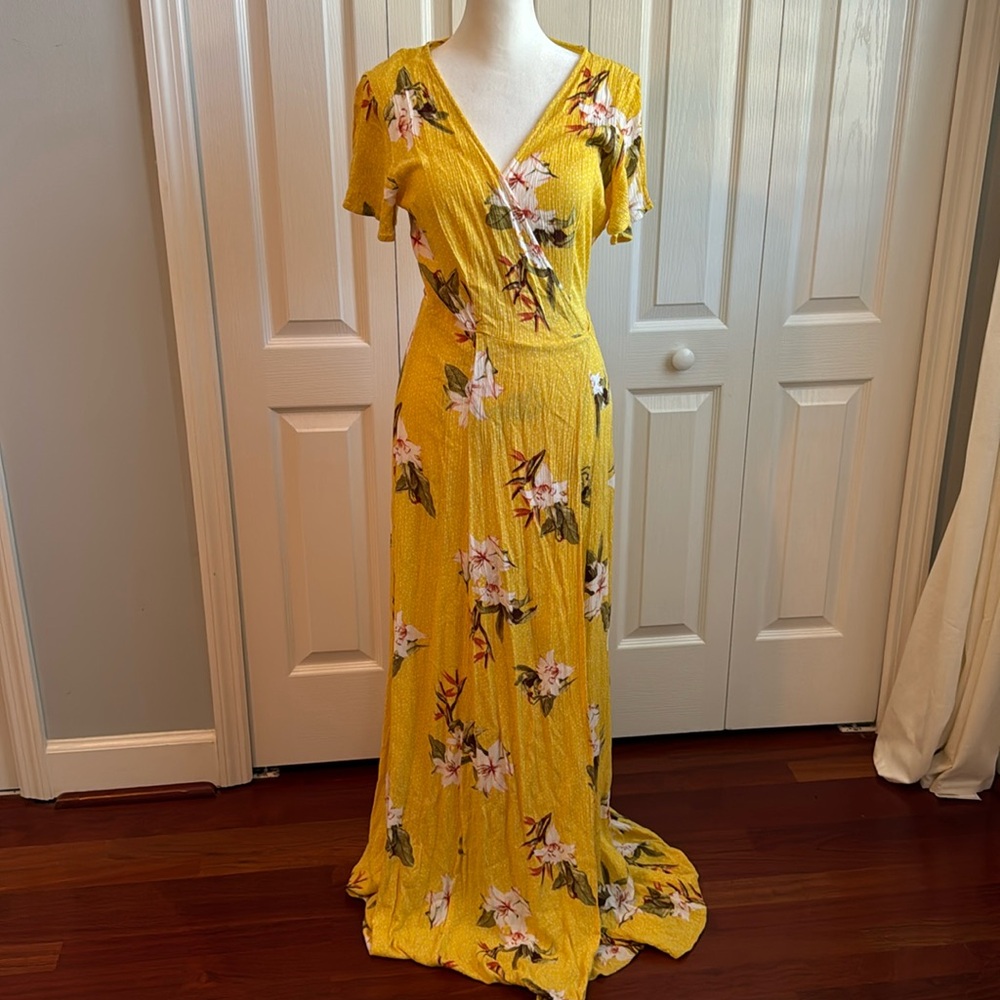 Lulus yellow floral maxi wrap dress